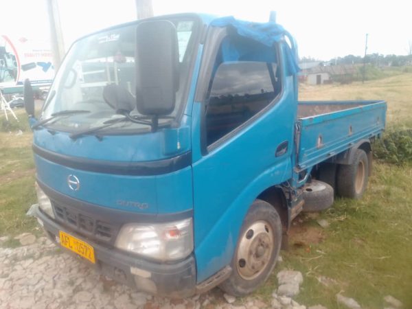 Blue 3 tonne truck for hire in harare